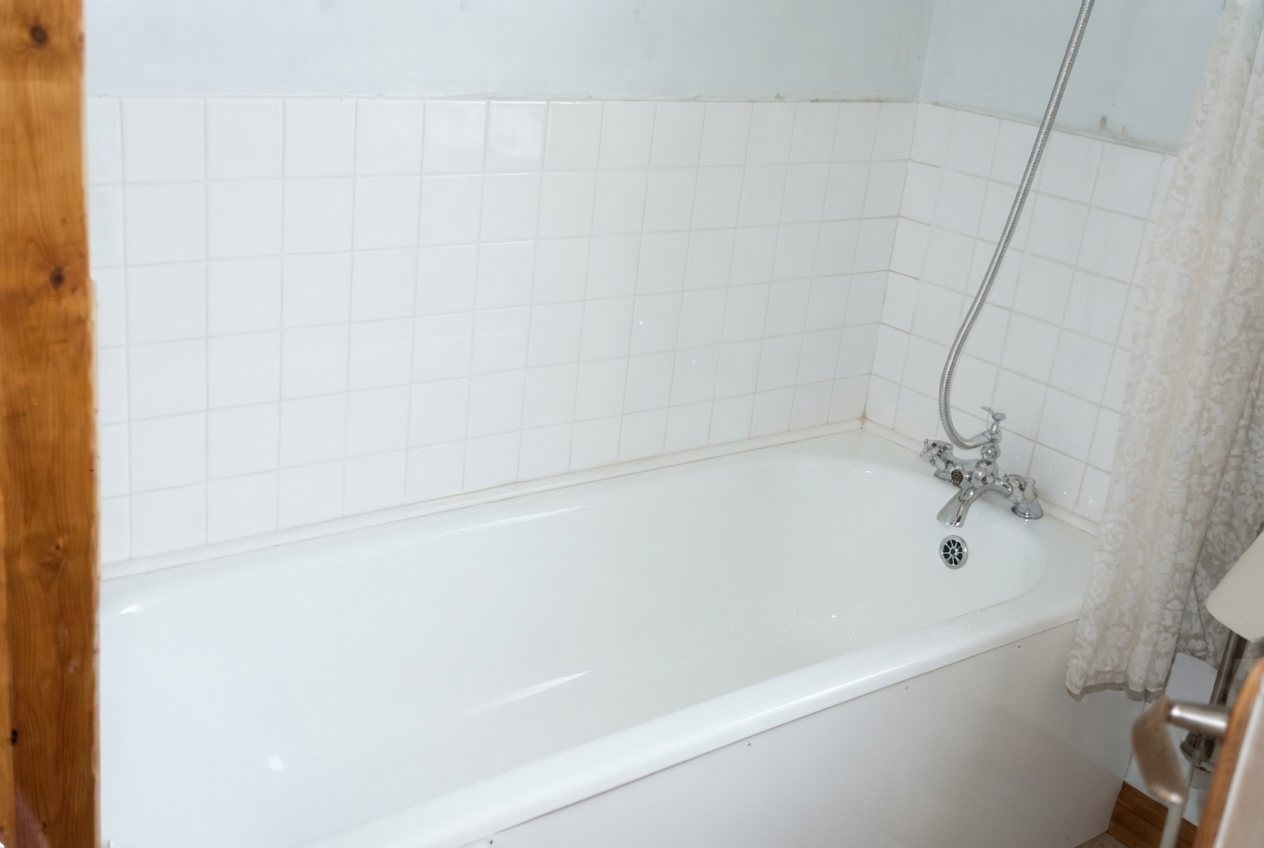 Clean bathroom with tub
