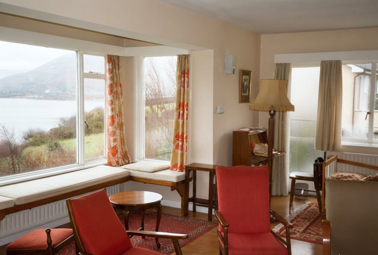 Bay window seat with red armchairs